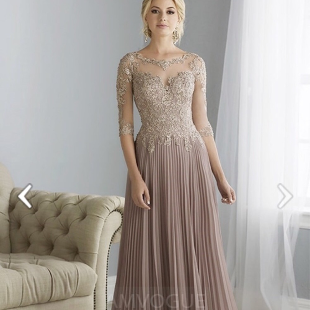 SALE!!! AMVogue gown taupe color---